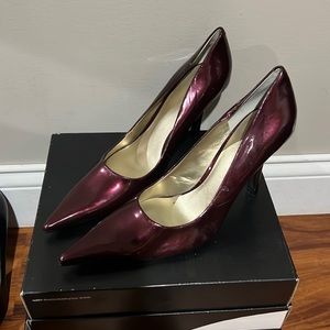 Nine West shiny maroon heel with pointed toe